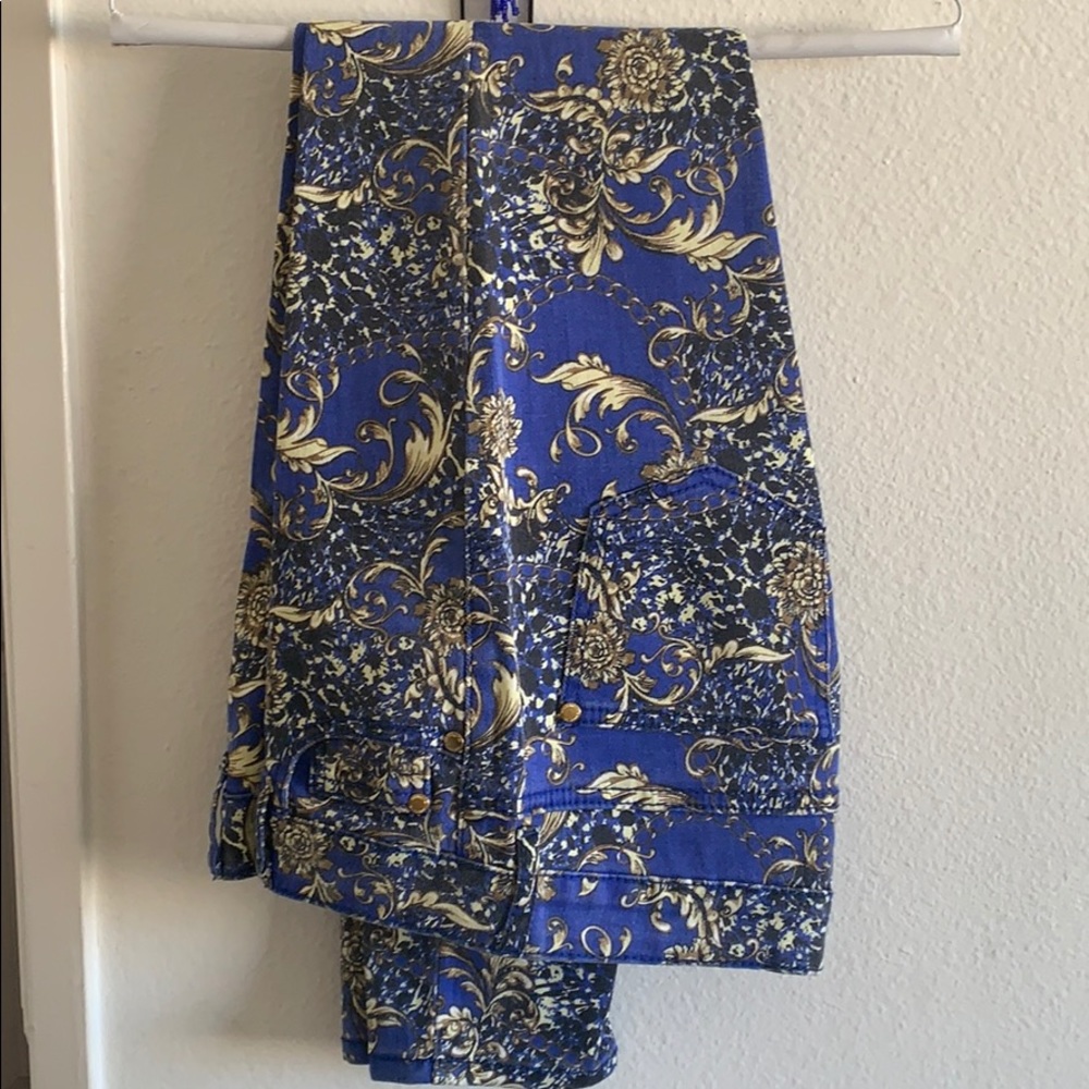 Color, printed jeans